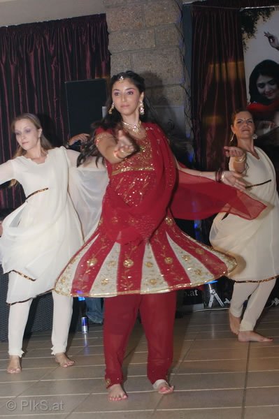 toms_bollywood_040